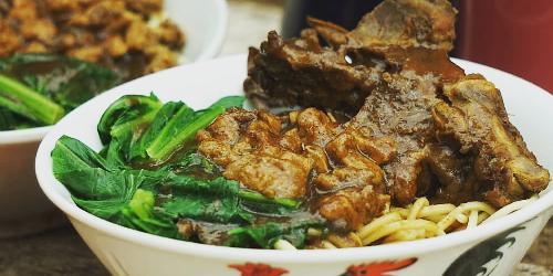 Mie Ayam Dhanis 5000: Rasa yang Menggoda di Tengah Adipala